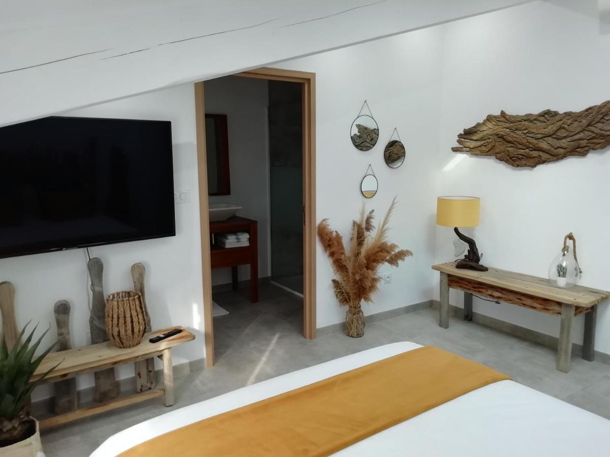 Appartement Au Dessus De La Maison Du Saunier Salin-de-Giraud Ngoại thất bức ảnh